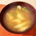 caruga's cooksnap of when they made じゃがいもとセロリの葉の味噌汁.
