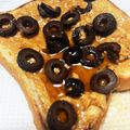 ほいほい♥'s cooksnap of when they made ピーナッツバターとオリーブのトースト♣.