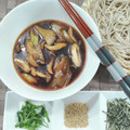 在宅勤務のおじさん's cooksnap of when they made 焦がしネギ香るきのこつけ蕎麦.