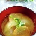 ＊＊ラテ＊＊'s cooksnap of when they made 玉ねぎと麩のかき玉汁.