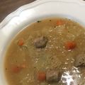 Yokchina's cooksnap of when they made ✿春キャベツとウィンナーのお味噌汁✿.