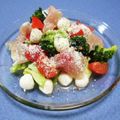 ＠迷子＠'s cooksnap of when they made ブロッコリーと生ハムのカプレーゼサラダ.