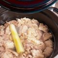 りりまめにゃ's cooksnap of when they made STAUBストウブ鍋で牛すじ肉の下処理.