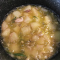 Yokchina's cooksnap of when they made イカとじゃがいものアヒージョ.