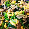 ★♪yumi＊★'s cooksnap of when they made 小松菜とエリンギとふわふわ卵の中華炒め.