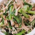 KAORULALA's cooksnap of when they made 春菊とえのき茸の塩こんぶ炒め.