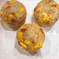 ママメイン！時々子供's cooksnap of when they made 鮭フレークと炒り卵のおにぎり♡.