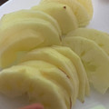 とぉみ98☆'s cooksnap of when they made 簡単で美しいりんごの切り方.