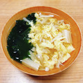 Emihann's cooksnap of when they made 朝食にも♪ 簡単 えのき 卵の お吸い物.