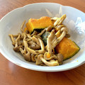 まなポコ's cooksnap of when they made かぼちゃとしめじ◎ハーブソルト炒め.