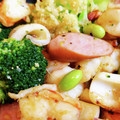 monjimari's cooksnap of when they made 簡単に♪魚介とウインナーのにんにく炒め.