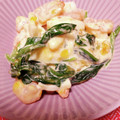 hitomi♪＊'s cooksnap of when they made ゆで卵・ほうれん草・エビの簡単サラダ♥️.
