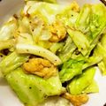 しゅがーぐらいだー's cooksnap of when they made キャベツとふわたまのコク塩ガーリック炒め.