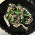 ひろみつばち's cooksnap of when they made 春菊とキノコのツナガーリック炒め.