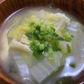 お塩と砂糖's cooksnap of when they made 白菜・わかめ・あげのみそ汁.