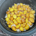 あいママ's cooksnap of when they made 炊飯器で簡単♪だし風味のほくほく栗ごはん.