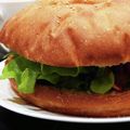 腹ペコたぬき's cooksnap of when they made でかいのに　うまい！巨大ハンバーガー！.