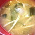 はーとおんぷちゃん's cooksnap of when they made えのきと玉ねぎとわかめの味噌汁.