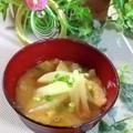 ＊＊ラテ＊＊'s cooksnap of when they made 大根とじゃがいもと油揚げの味噌汁.