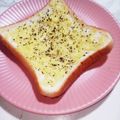 STimeBlues's cooksnap of when they made あらびきコショウたっぷ～りチーズトースト.