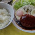 花時計咲いた's cooksnap of when they made 目玉焼きのせハンバーグ☃.