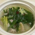 papikun's cooksnap of when they made 鶏鍋 スープ美味しいキャンプ飯 キャベツ.