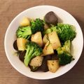 caruga's cooksnap of when they made じゃがいもとブロッコリーのコンソメ炒め.