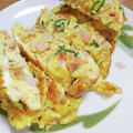 えりこ82☆'s cooksnap of when they made 桜えびとハムと小葱のオム玉子.