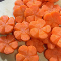 ひなももmom's cooksnap of when they made 簡単！ 花人参の飾り切り.