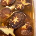 ジョンのお母ちゃん's cooksnap of when they made しいたけの飾り切り　花と松.
