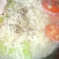 ももんが◎'s cooksnap of when they made サッポロ一番 速攻完成！レタス丸ごとなべ.