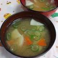 赤い電話's cooksnap of when they made 大根とにんじんの味噌汁.
