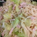 りこはるまこママ's cooksnap of when they made 絶品！？ハムとキャベツのパスタ.