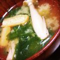 こずっぺ's cooksnap of when they made 油揚げとしめじ豆腐わかめのお味噌汁☆.