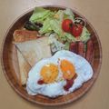 2児ママみきてぃ's cooksnap of when they made ソーセージソテー＆目玉焼き.