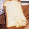 leehyang's cooksnap of when they made HBでスキムミルク無し&ザラメ使用食パン.