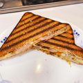 ★みーちゃん♪'s cooksnap of when they made 生卵そのまま入れてハムエッグホットサンド.