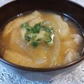 tikariri's cooksnap of when they made シンプルに✿たまねぎと麩の味噌汁.