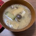 neeboo♬♪'s cooksnap of when they made 母の味・なす&あげ&ブナしめじの味噌汁.