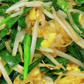 ズボラ母ちゃんの夜食's cooksnap of when they made にらともやしと玉子のオイマヨ炒め.