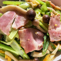 ロミみ's cooksnap of when they made 小松菜とベーコン*しめじの卵炒め.