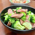 Superlittleboo's cooksnap of when they made ブロッコリーとウインナーの蒸し焼き.