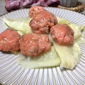 冷蔵庫レスキュー隊's cooksnap of when they made 秋鮭のつくねと塩もみキャベツのレンジ蒸し.