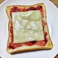 ＊なぁ＊'s cooksnap of when they made うちの定番☆いちごチーズトースト.