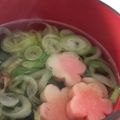 こぼく's cooksnap of when they made 即席！お吸い物　ワカメとかまぼこ.