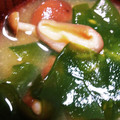 こずっぺ's cooksnap of when they made しめじとわかめとネギのおみそしる.