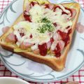 在宅勤務のおじさん's cooksnap of when they made ✿ホットドッグなトースト✿.