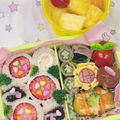 奏☆結ママ's cooksnap of when they made 苺ロールサンドのトッピング☆幼稚園弁当.