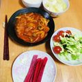 Loomia's cooksnap of when they made 鶏もも肉のトマト缶ソース煮.