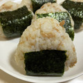 papikun's cooksnap of when they made ★☆混ぜごはん風　鯖そぼろのおむすび☆★.